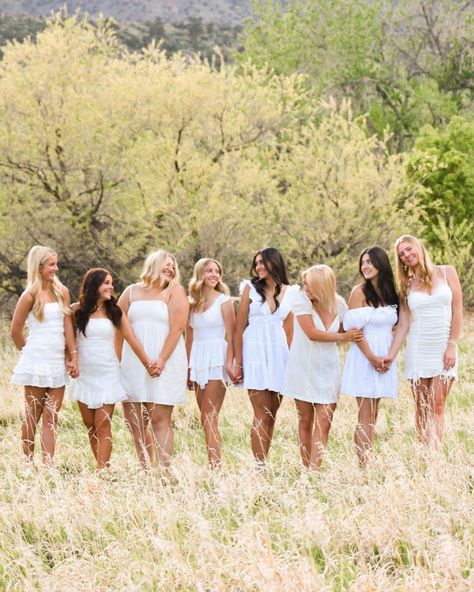 Senior Friend Group Photo Shoot, Senior Group Photoshoot, 7 People Poses Photo Ideas, Group Poses 8 People, Senior Girl Group Photoshoots, Group Volleyball Pictures Photo Ideas, White Dress Group Photoshoot, Friend Senior Pictures Group, Big Group Picture Ideas