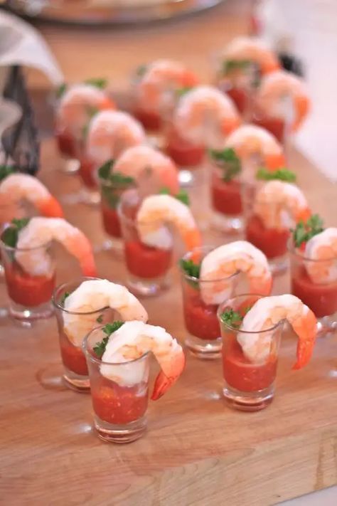 30+ Easy Make-Ahead New Year's Eve Appetizers - Delishably Simple Wedding Hors D’oeuvres, Mini Shrimp Cocktail, Easy New Years Eve Appetizers, Cocktail Hour Wedding Food, Shrimp Cocktail Cups, New Years Eve Appetizers, Easy Canapes, Fresh Appetizers, Doggie Bag