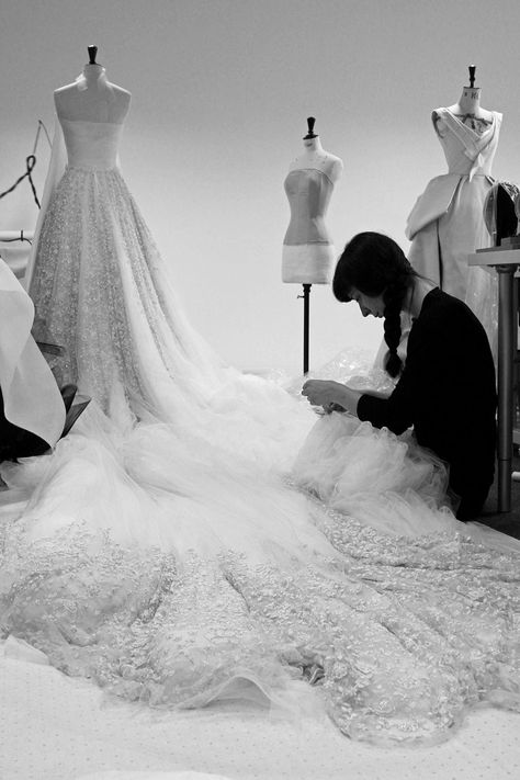 Fashion Designer Aesthetics, Foto Cartoon, Fashion Desinger, Moda Aesthetic, Fashion Dream Job, Fashion Designer Studio, 2014 Wedding, Bride Pictures, Ralph Russo