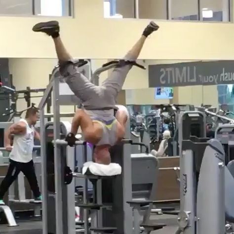 WTF Is Going on at These Gyms? Gym Fails Funny, Funny Gym Videos, Sarcastic Humour, Workout Memes Funny, Gym Fail, Fitness Memes, Fitness Funny, Funny Humour, Online Marketing Tools