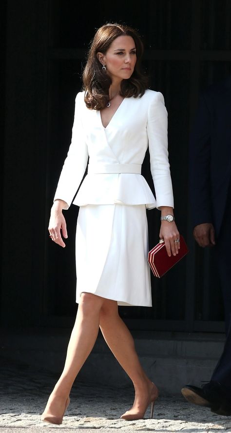 Office Wear Women Work Outfits, Monochromatic Looks, Kate Middleton Style Outfits, Princess Kate Style, Düşes Kate, Princesse Kate Middleton, Smart Casual Work, Looks Kate Middleton, Women Work Outfits