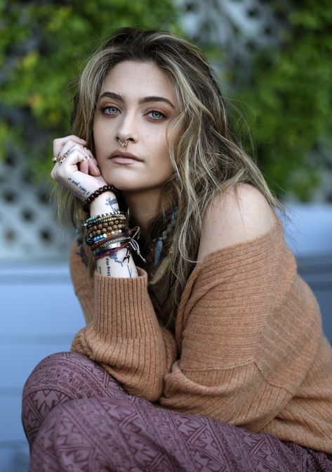 Hippies, Paris Jackson Makeup, Paris Jackson 2023, Crunchy Vibes, Paris Jackson Aesthetic, Paris Jackson Hair, Pluto Sagittarius, Uranus Aquarius, Fem Faceclaims