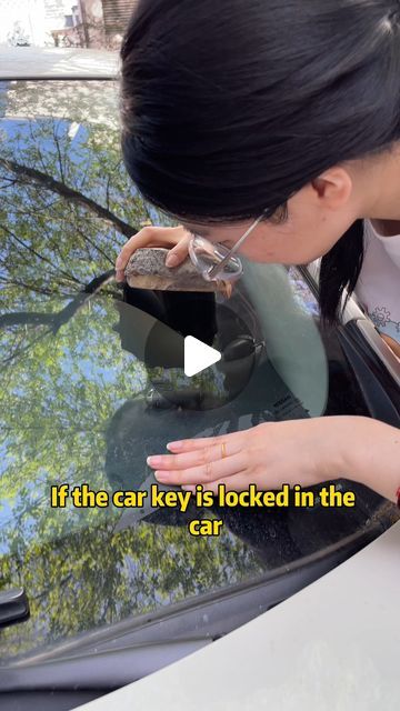 Locked Keys In Car Hack, Car Knowledge Tips, Diy Car Hacks, Cute Car Interior Ideas Diy, Car Key Repair, Learning To Drive Tips, Car Knowledge, Driving Basics, Cool Car Gadgets