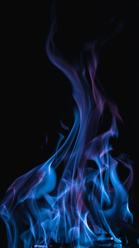 Black And Blue Background, Image Bleu, Black And Blue Wallpaper, Photo Bleu, Blue Aesthetic Dark, Purple Flame, Dark Blue Wallpaper, Fotografi Kota, Fire Image