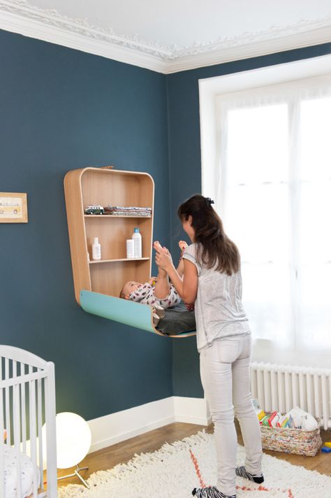 NOGA changing table - look best with white instead of blue; perfect for a smaller space! WHERE can I buy this is the US???? Modern Baby Furniture, طفلة حديثة الولادة, Baby Nursery Inspiration, Diy Baby Furniture, Minimalist Baby, Nursery Baby Room, Baby Bedroom, Baby Changing, Nursery Inspiration