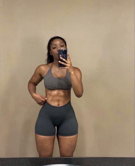 Gym Life Black Women, 250 Lbs Women, Black Woman Fit Aesthetic, Hour Glass Figure Black Woman, Gym Workouts For Black Women, Gym Inspiration Black Women, Gym Body Women Black, Abs Black Aesthetic, Black Woman Weight Lifting