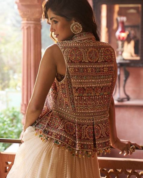 Tarun Tahiliani | 𝗦𝗽𝗿𝗶𝗻𝗴 𝗦𝘂𝗺𝗺𝗲𝗿 𝟮𝟬𝟮𝟰 | 𝗦𝗢𝗟   Reimagining heritage and innovating with intricate Kashida through a contemporary lens, Tarun Tahiliani crafts... | Instagram Indian Outfits, Tarun Tahiliani, Spring Summer 2024, Modern Aesthetic, Summer 2024, The Collection, Lehenga, Summer Wedding, Hand Embroidered