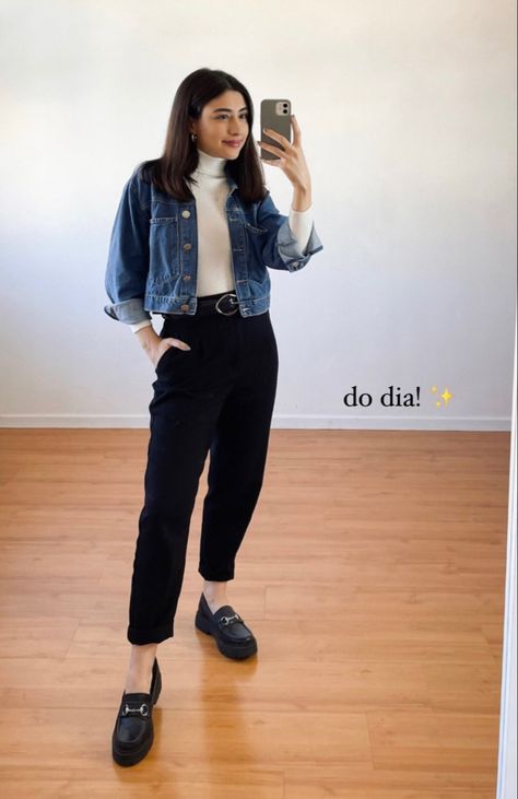 outfit classic basic style Basic Casual Outfits Women, Emerald Shirt Outfit, Basic Chic Outfit, Not Basic Outfits, Mocasines Outfit, Elevated Basics Style, Casual Basic Outfits, Elevated Basics Outfit, Non Basic Outfits