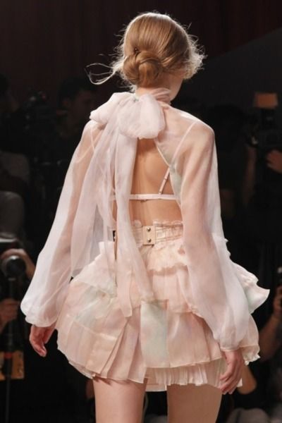 source  mermaidsonrunways Haute Couture, Catwalk Fashion, Couture, High Fashion, Fashion Photography, Fab Frocks, Mode Inspo, Marie Antoinette, Fashion Details