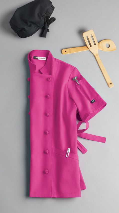 The Women's Short Sleeve Chef Coat with Knotted Buttons features a tailored fit and a secure knotted button closure. It also features turn back cuffs and a reversible closure. This chef jacket is available on chefuniforms.com Chef Dress For Women, Chef Coat Design, Chef Jackets Women, Chef Jackets Design, Chef Dress, Cook Clothes, Chef Coats, T-shirt Photography, Chef Uniform