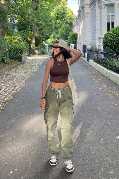 Cargo With Crop Top, Cargos With Crop Top, Cargo Pants And Cap Outfit, Cargo Pants With Crop Top Outfit, Cargo Pant Crop Top Outfit, Cargo Pants Outfit With Hat, Cargo Pants With Nike Dunks, Brown Top Green Pants Outfit, Green Pants Brown Top