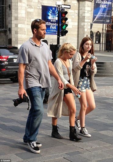 Paul wit his girlfriend, Jasmine Pilchard-Gosnell, and daughter Meadow. Meadow is tall. Angeles, Paul Walker Daughter, Meadow Walker, Paul Walker Tribute, Fast And Furious Actors, Paul Williams, Paul Walker Quotes, Actor Paul Walker, Paul Walker Pictures