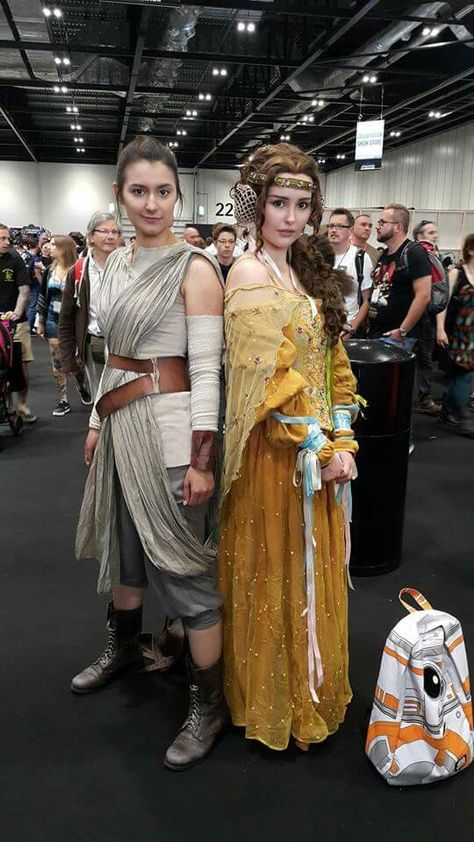 On my way back home to Norway now! Feeling the post con blues hard. </3 Here's a snapshot of Lorethia Cosplay and me as Rey and Padmé, taken by Wyatt Ong ( @wyattcaraway on twitter)  The urge to improve on this cosplay strooong, so gonna start on that process very soon! Star Wars, Norway, Padme Costume, Rey Cosplay, Way Back Home, Cinderella Disney, On My Way, My Way, Saree