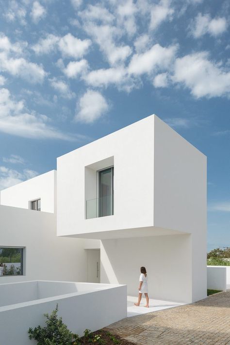 Gallery of 10 (More) Houses and Their Inhabitants: The Best Photos of the Week - 7 Residential Architecture, Victorian Townhouse, Minimal Architecture, Casa Country, Design Exterior, Minimalist Architecture, Facade Architecture, Modern Exterior, Blue Skies