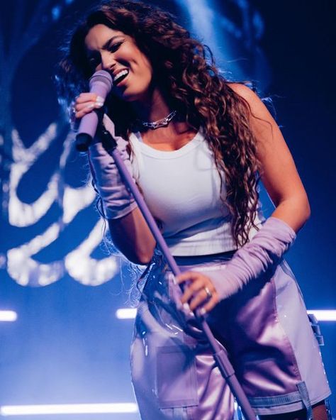 tori kelly on Instagram: "thank u ventura + sacramento !!! ♡⁎⁺˳✧༚ what an incredible way to kick off this 1st leg of tour!! ☁️" Tori Kelly Hair, Kelly Hair, Tori Kelly, Fire Fits, Purple Sky, Christian Music, Thank U, Sacramento, Fitness Inspo