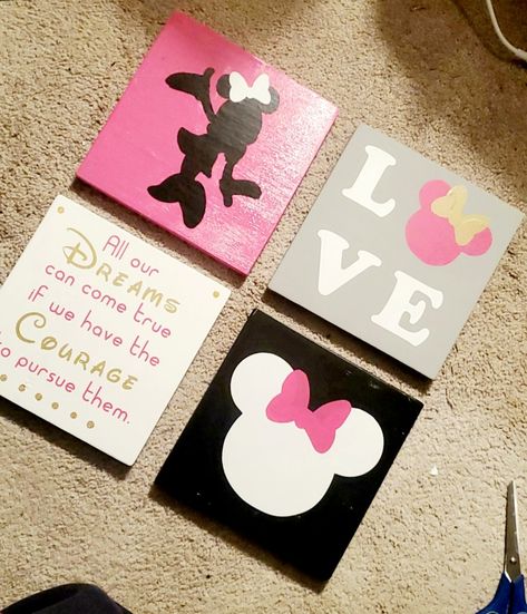 Mickey And Minnie Mouse Canvas Painting, Minnie Mouse Painting On Canvas Easy, Diy Minnie Mouse Bedroom Decor, Minnie Mouse Painting On Canvas, Minnie Mouse Canvas Painting, Easy Disney Paintings, Disney Art Painting Easy, Minnie Mouse Baby Room, Minnie Mouse Painting