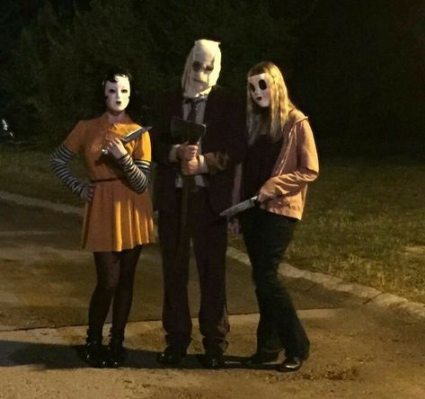 Tumblr, The Strangers Prey At Night, Female Horror Characters, Horror Movie Scenes, Horror Movie Night, Terror Movies, The Strangers, Pretty Halloween Costumes, The Stranger Movie