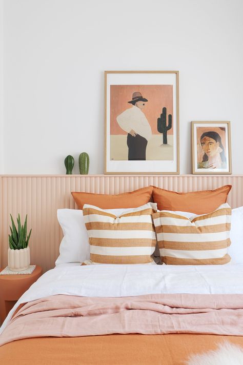 Palm Springs Style Bedroom, Pastel Guest Bedroom, Palm Springs Inspired Bedroom, Palm Springs Bedroom Decor, Sunrise Bedroom, Palm Springs Style Interior, Bright Bedroom Decor, Palm Springs Bedroom, Palm Springs Interior Design