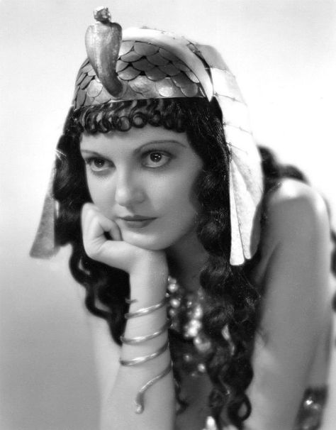 Zita Johann in The Mummy (1932) Vintage Horror, The Mummy 1932, Mummy Movie, Boris Karloff, The Mummy, Classic Horror Movies, Universal Monsters, Classic Monsters, Photo Vintage