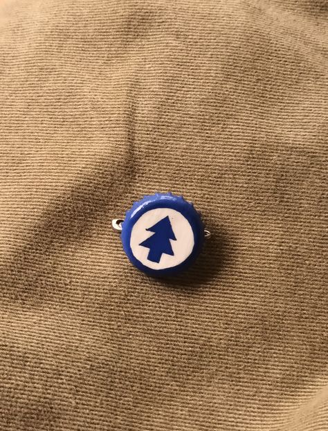 Bottle Cap Pins, Market Day Ideas, Pins Diy, Pins Ideas, Punk Pins, Dipper Pines, Cute Diy Room Decor, Backpack Pins, Handmade Backpacks