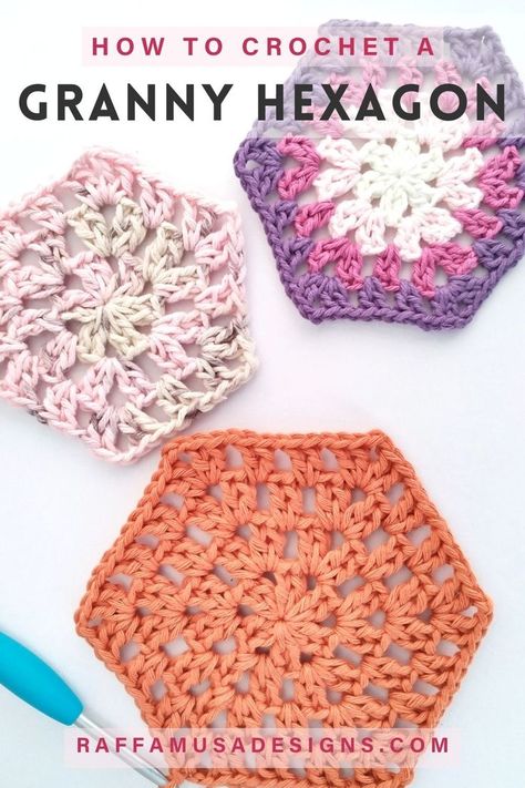 Three crochet granny hexagons made in different yarn colors Couture, Amigurumi Patterns, Crochet Coaster Patterns, Crochet Granny Square Free Pattern, Granny Square Free Pattern, Flower Design Ideas, Classic Granny Square, Granny Hexagon, Hexagon Crochet Pattern