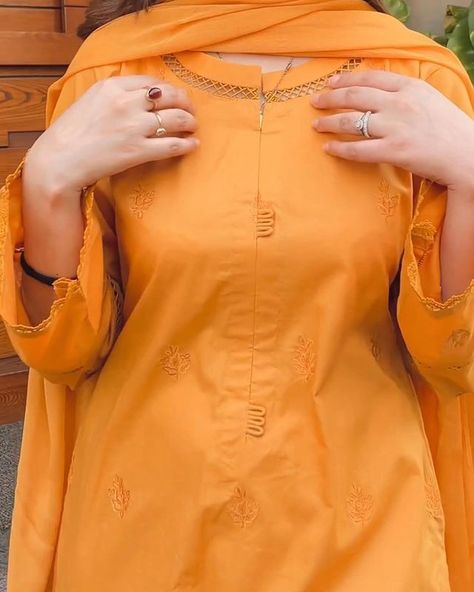 Neck Gala Design Pakistani, Simple Karhai Designs For Women, New Neck Designs For Suits, Pakistani Shirts Designs, Neck Degine For Women Kurtis, Simple Neck Designs For Suits, Dress Neck Designs Latest Simple, Lace Suits For Women, Stylish Kurta Designs Women