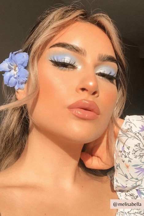 Blue Ball Makeup, Eyeshadow For Light Blue Dress, Makeup On Sky Blue Dress, Light Blue Makeup Simple, Bluey Makeup Looks, Ice Blue Eyeshadow, Light Blue And Silver Eyeshadow, Light Blue Silver Eye Makeup, Blue Lip Makeup