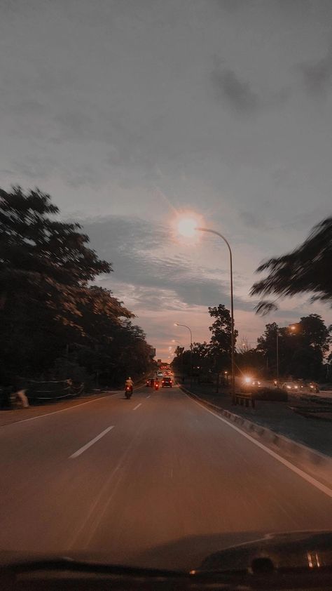 #sunset #aesthetic Nature, Aesthetic Road Pics, Road Sunset Aesthetic, Sunset Road Aesthetic, Sky Pictures Real Life, Tiktok Pictures, Aesthetic Road, Sunset Road, Sky Hd