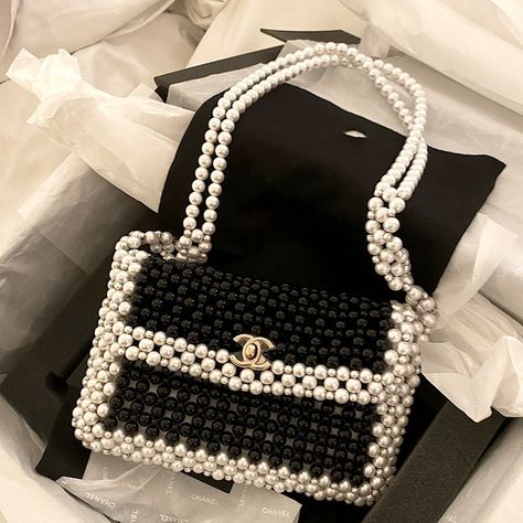 Brand new Chanel 2022 summer evening bag night pearl collectible item Chanel Beaded Bag, Hand Bags Luxury, Chanel Bag With Pearls, Pearl Chanel Bag, Bead Bag Designs, Chanel Pearl Bag, Beaded Bags Pattern, Beads Bags Handmade, Classic Designer Handbags