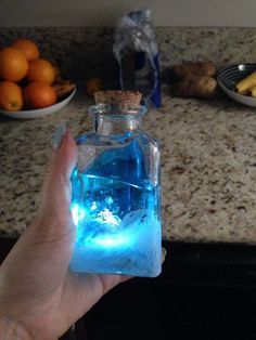 Making Glowing Dragon Age Lyrium Potion « Adafruit Industries – Makers, hackers, artists, designers and engineers! Drink Tutorial, Glowing Potion, How To Make Potions, Glowing Dragon, Festa Harry Potter, Halloween Potions, Anniversaire Harry Potter, Yennefer Of Vengerberg, Idee Cosplay