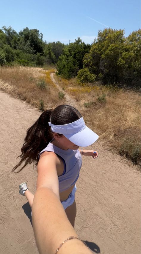 laura walker Running Selfie Ideas, Run Instagram Story, Running Selfie, Running Story, Sporty Girl Aesthetic, Quick Full Body Workout, Workout Pics, Running Photos, Running Outfit