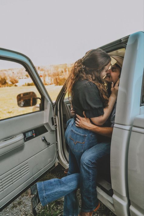 Country Couples, Country Couple Photos, Country Couple Pictures, Country Relationship Goals, Country Relationships, Cute Country Couples, The Olsen Twins, Western Photoshoot, Cute Relationship Pics