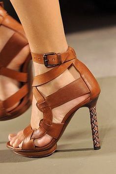 Strappy heels Shoes With Straps, Brown High Heels, High Heeled Sandals, Afrikaanse Mode, Beautiful Heels, Stiletto Shoes, Brown Leather Sandals, Women's Footwear, Gorgeous Shoes