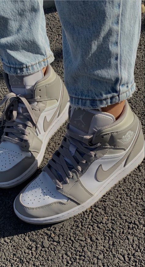 Jordan 1 Mid Linen, Best Mens Shoes, Linen Shoes, Mens Shoes Casual, Jordans Sneakers Outfit, Pretty Sneakers, Boty Nike, Mens Shoes Casual Sneakers, Basic Shoes