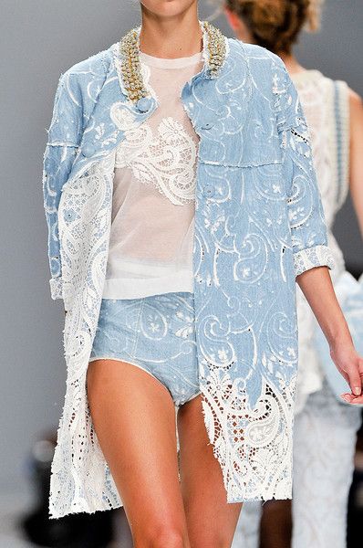 C. Ropa Upcycling, Pola Bordir, House Coat, Western Wear For Women, Denim And Lace, Ermanno Scervino, Embroidery Fashion, Refashion Clothes, Fashion 2020