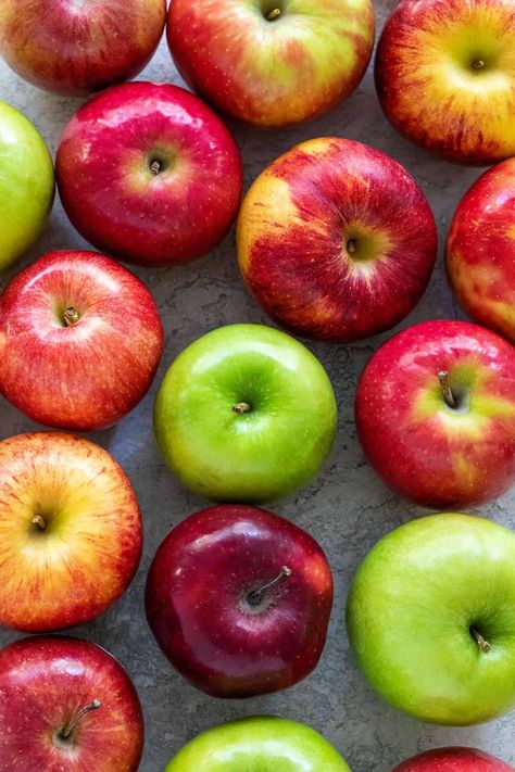 There are dozens of apple types, some of which you likely see in your produce section often, and some you may not have heard of or ever seen. #apples #typesofapples #appletypes Apples Pictures, Pictures Of Apples, Apples Aesthetic, Apples Background, Trees For Small Spaces, Apple Pictures, Jonathan Apples, Types Of Apples, Opal Apples