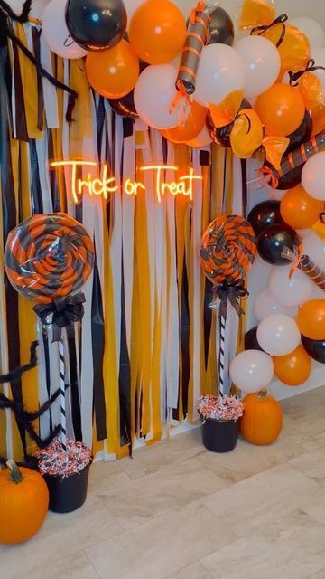 Aesthetic & Fun Halloween Party Decor, Balloon Decorations | Spooky Halloween Decorations Halloween Carnival Photo Booth, Halloween Photo Background Diy, Halloween Diy Backdrop Ideas, Diy Halloween Photo Backdrop Booth Ideas, Diy Backdrop Halloween, Cute Halloween Backdrop, Disco Halloween Party Ideas, Photo Booth Backdrop Halloween, Halloween School Event