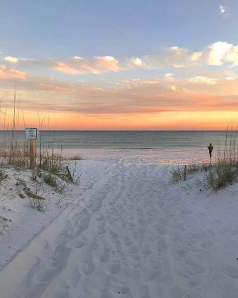 Aloita Resort, Sky Pics, Summer Ocean, Images Esthétiques, Florida Beach, Pretty Sky, Sunset Pictures, Beach Aesthetic, Beach Vibe