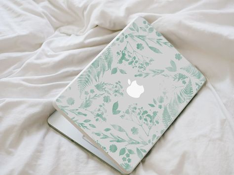 Macbook Case Ideas Aesthetic, Macbook Cases Aesthetic, Macbook Case Ideas, Macbook Air Case Aesthetic, Cute Macbook Case, Macbook Case Aesthetic, Mac Book Cover, Mac Book Case, Cute Laptop Cases