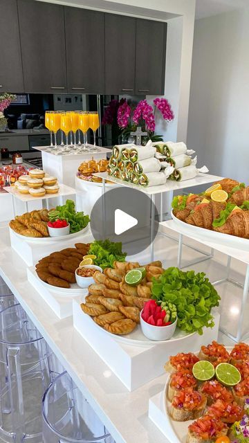 Party Food Tray Ideas, Party Trays Ideas Food Platters Catering, Food Displays For Parties Buffet Tables, Party Trays Ideas Food Platters, Luncheon Recipes, Buffet Presentation, Catering Platters, Appetizer Display, Party Image