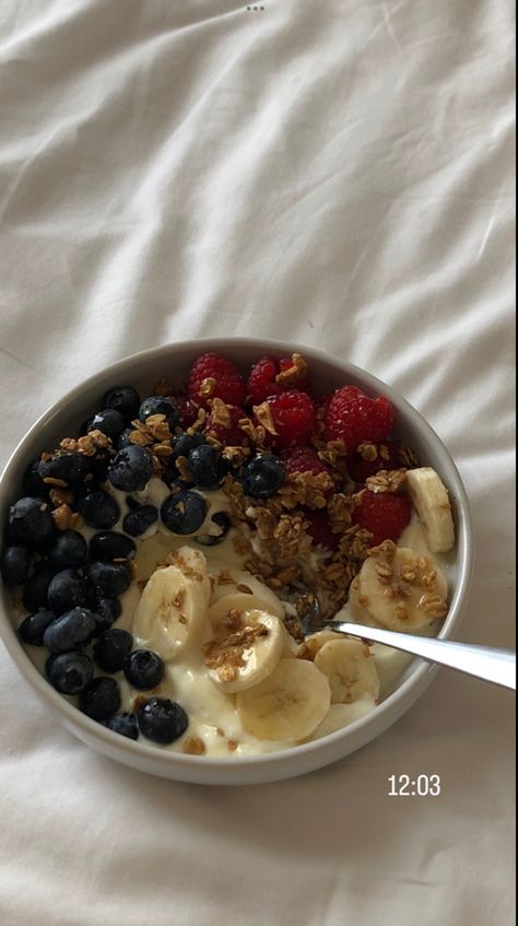 Good Diet Aesthetic, Oats Aesthetic Breakfast, Breakfast Athestic, Breakfast Food Healthy, Aesthetic Healthy Breakfast Ideas, Healthy Foods Asthetics, Oat Aesthetics, Breakfast Food Aethstetic, Healthy Aethstetic