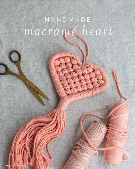 Macrame Heart Keychain Diy, Macrame Hearts Diy, Macrame Heart Keychain Tutorial, Valentine Macrame Ideas, Cute Macrame Ideas, Valentines Macrame, Macrame Heart Tutorial, Valentine Macrame, Heart Macrame Keychain