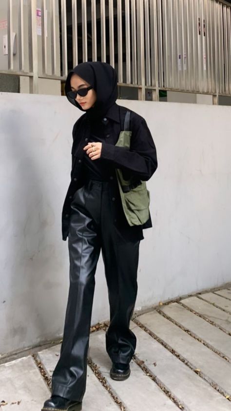 Black Hijab, Jacket Outfit Women, Hijab Fashionista, Muslim Outfits Casual, Muslim Fashion Hijab Outfits, Hijabi Fashion Casual, Hijabi Outfits Casual, Woman Suit Fashion, Ootd Casual