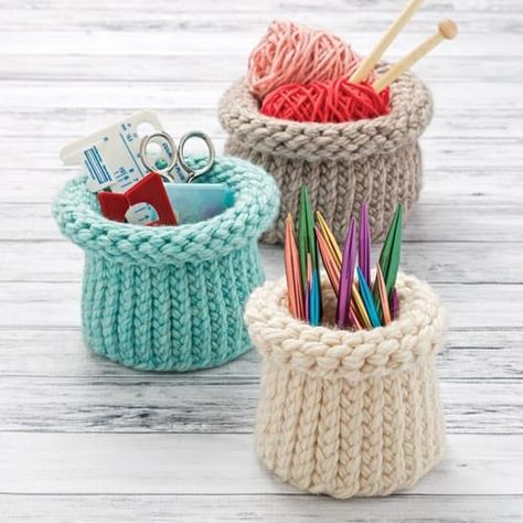 20 Loom Knitting that are Easy for Beginners  Ideal Me Loom Knitting For Beginners, Round Loom Knitting, Circle Loom, Loom Knitting Tutorial, Loom Knit Hat, Loom Knitting Stitches, Loom Crochet, Spool Knitting, Bamboo Knitting Needles