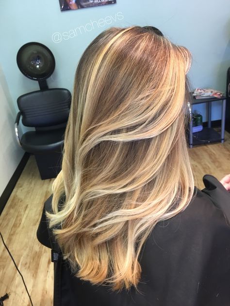 Platinum honey warm white blonde highlights balayage for long dirty blonde and brunette brown hAir types Brown Hair Dyed Blonde, Brown Hair Dyed, Hair Dyed Blonde, Blonde Hair Honey, Pelo Color Caramelo, Blonde Highlights Balayage, Hair Honey Blonde, Rambut Brunette, White Blonde Highlights