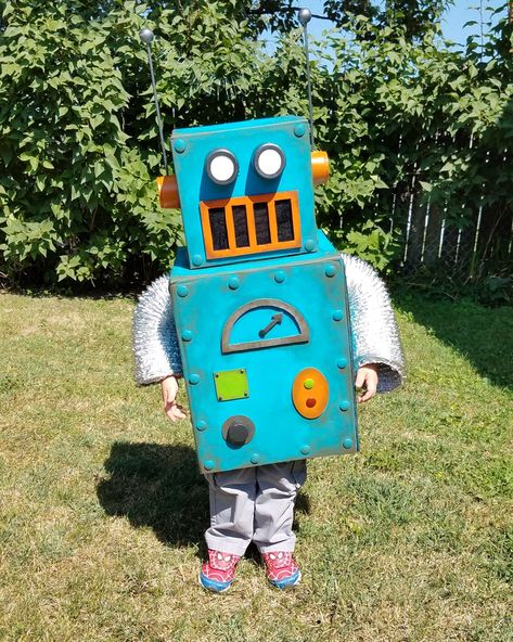 Cardboard Box Robot Costume, Halloween Robot Costume, Robot Box Costume, Robot Out Of Cardboard Boxes, Cardboard Box Robot, Easy Robot Costume, Homemade Robot Costume, Cardboard Robot Costume, Robot Diy Costume