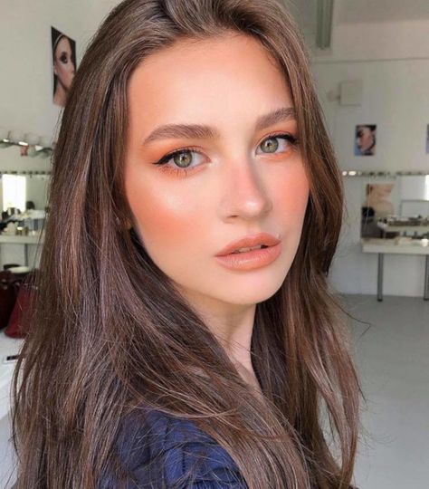 living coral makeup is here to replace the natural glam Coral Makeup Looks, Coral Eye Makeup, Peachy Makeup Look, Peach Makeup Look, Curl Eyelashes, Wedding Party Makeup, Coral Makeup, Fresh Makeup Look, Makup Looks