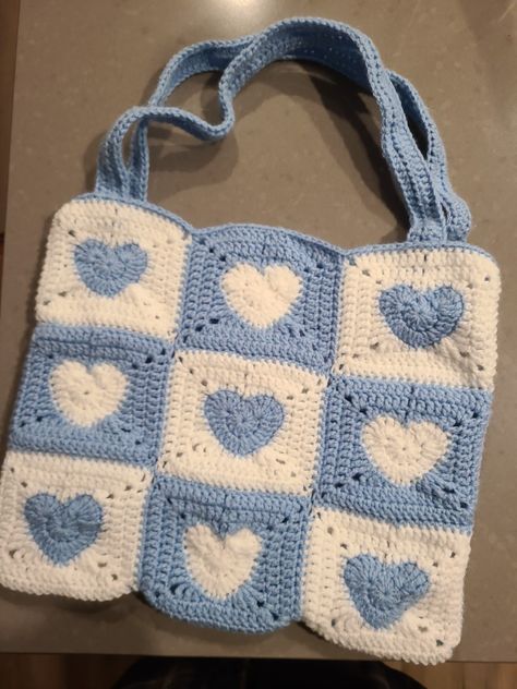 Corchetes Ideas Bag, Blue And White Crochet Bag, Crochet Ideas Bag, Crocette Aesthetic, Heart Tote Bag Crochet, Coquette Crochet Ideas, Heart Bag Crochet, Crochet Heart Tote Bag, Heart Crochet Bag