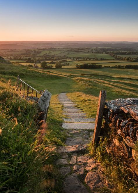 View from Brentor Church | von wardo1984 Devon England, Fotografi Alam Semula Jadi, Pretty Landscapes, British Countryside, Alam Semula Jadi, English Countryside, Nature Aesthetic, Pretty Places, Farm Life