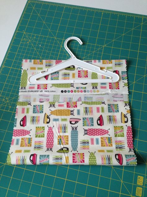 peg bag tutorial                                                                                                                                                      More Sew Ins, Diy Clothespin Bag, Clothespin Bag, Peg Bag, Inspired By, Bag Tutorial, Small Sewing Projects, Doing Laundry, Bags Tutorial